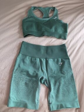 Gymshark Adapt Ombre Seamless Two Piece Set Bra And Shorts - Green/Light Green